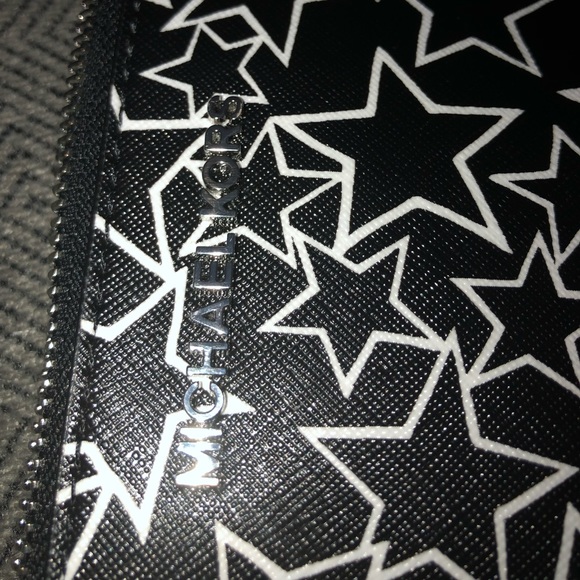 NWOT Michael Kors wristlet. 🌟